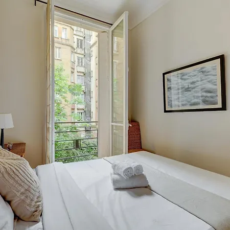 Apartment The Seine & Pont De L'alma - 2br With Balcony - Cityapartmentstay