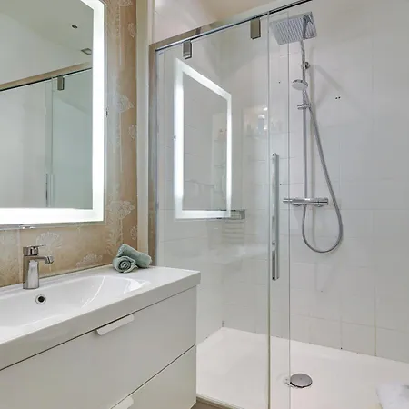 The Seine & Pont De L'alma - 2br With Balcony - Cityapartmentstay Appartamento
