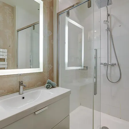 The Seine & Pont De L'alma - 2br With Balcony - Cityapartmentstay Appartamento Parigi