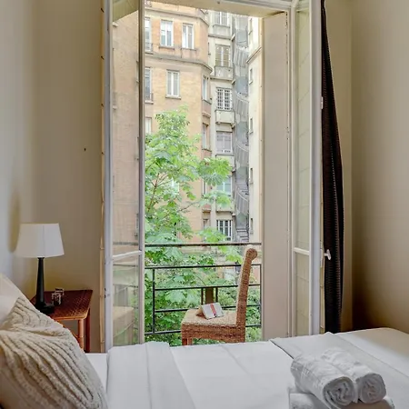 The Seine & Pont De L'alma - 2br With Balcony - Cityapartmentstay * Paris
