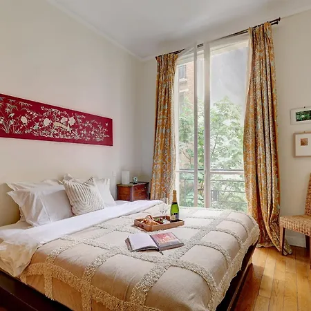 The Seine & Pont De L'alma - 2br With Balcony - Cityapartmentstay *